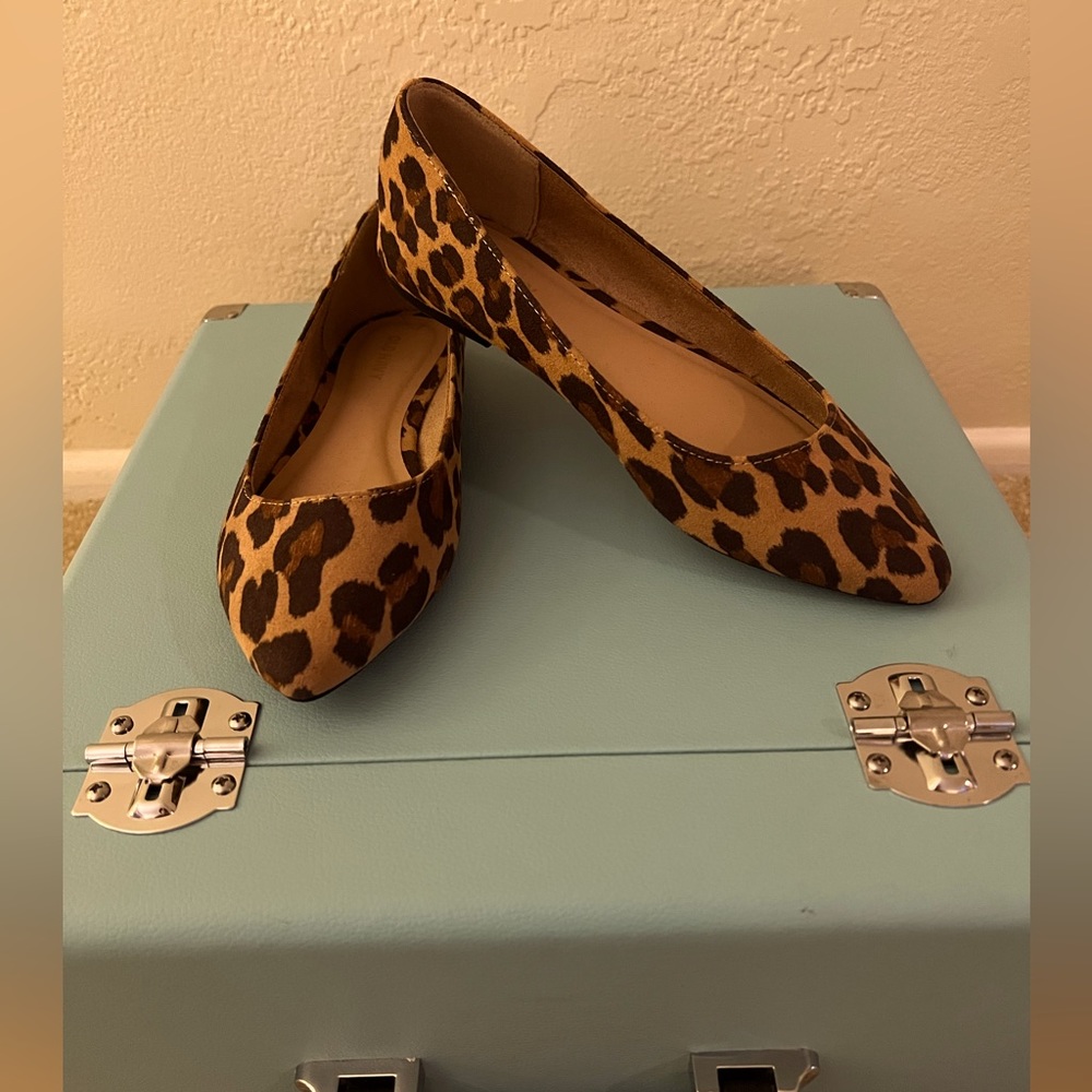 Old Navy Leopard Print Faux-Suede Almond-Toe Ballet Flats for Women- Size 6